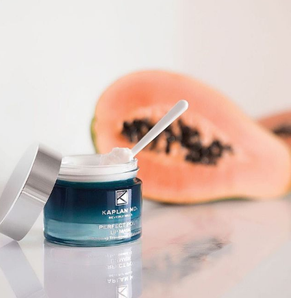 Pharmacist to Her Majesty The Queen @johnbellandcroyden raves “If you have chronically dry and chapped lips, then this cult-favourite lip mask will quickly become your new bestie” and we could not agree more!
Shop Now! rb.gy/r7ftwc
