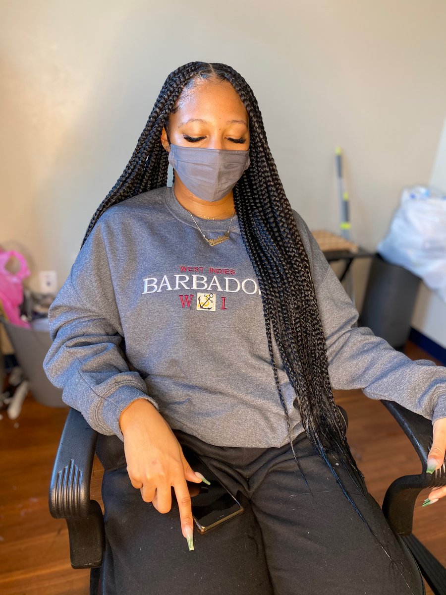 _petalll's tweet photo. Knotless braids by me 💕 https://t.co/w3NqC50P90