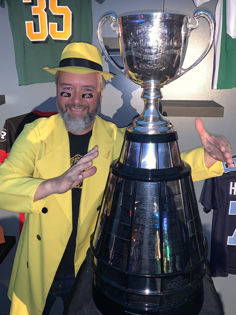 wally_walker's tweet photo. Friday night at last year’s #GreyCup was my 1st #GCmeetup. it was a BLAST! a big thank you to a couple of people that helped me get me in there. you know who you are. 🙂 looking forward to next year’s meet up at #GreyCup2021 in #HamOnt. #TiCats #CFL https://t.co/oTr1EypkBO