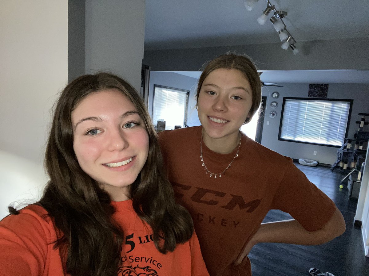 abbystrand2's tweet photo. Spirit day with my little sister!! #OSHhoco2020 @OSHorioles https://t.co/hIod5ZheAN