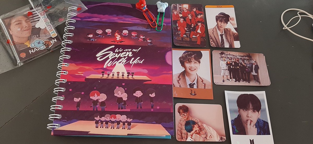 p0stergirl's tweet photo. A primeira foto são os cards que viriam junto com o caderno. Era só escolher. Os outros ... meu DEUS. BRINDES...Adesivos/clips/é mais cards do meu bebê.
Tudo perfeito. Muito Obrigada
💜🤗🏆
#feedback2 @ChimmyStore https://t.co/98eMpsWzux