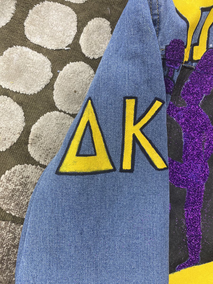 roy_j3's tweet photo. Also, while the #JeezyVsGucci battle was going .... I finished this!
IG: @RJ3Customs
FB: @RJ3Customs
For: @wwillis517
#Share #Retweet #Like #RJ3Customs #Artist #Designer
🔥🔥 #Alpha #LineJacket #AlphaPhiAlpha #Alcorn #ASU #DrumMajor #BlackBoyJoy #DeltaKappa #Spr20 #COLDAF https://t.co/FR5XARRvbq