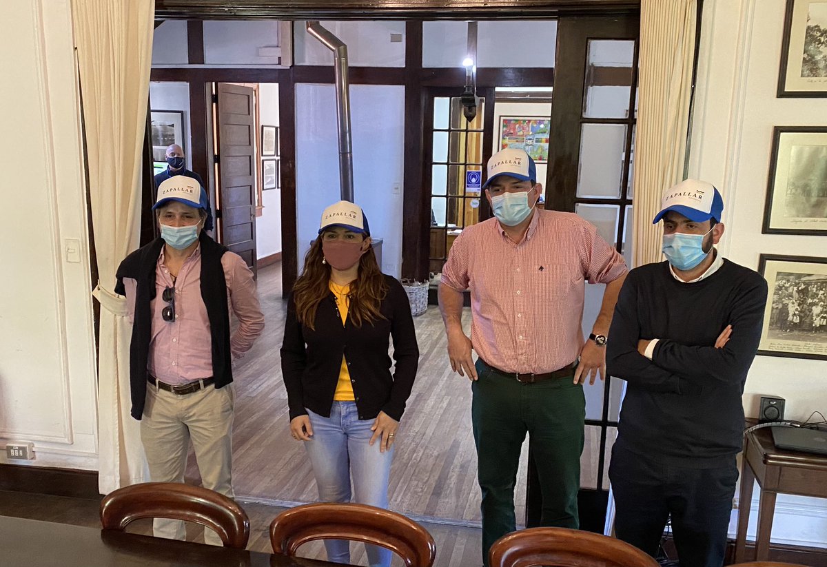 MindepValpo's tweet photo. Nuestra seremi @rutholiverad se reunió con el Alcalde @GAlessandriB de @MuniZapallar y Gonzalo Bossart encargado de deportes para revisar proyectos de infraestructura y retorno deportivo que desarrollan en ejecución de su #PlanComunal deportivo.🎾🏀🛹🤸🏻🏊🏽 https://t.co/gIjrLJXdaX