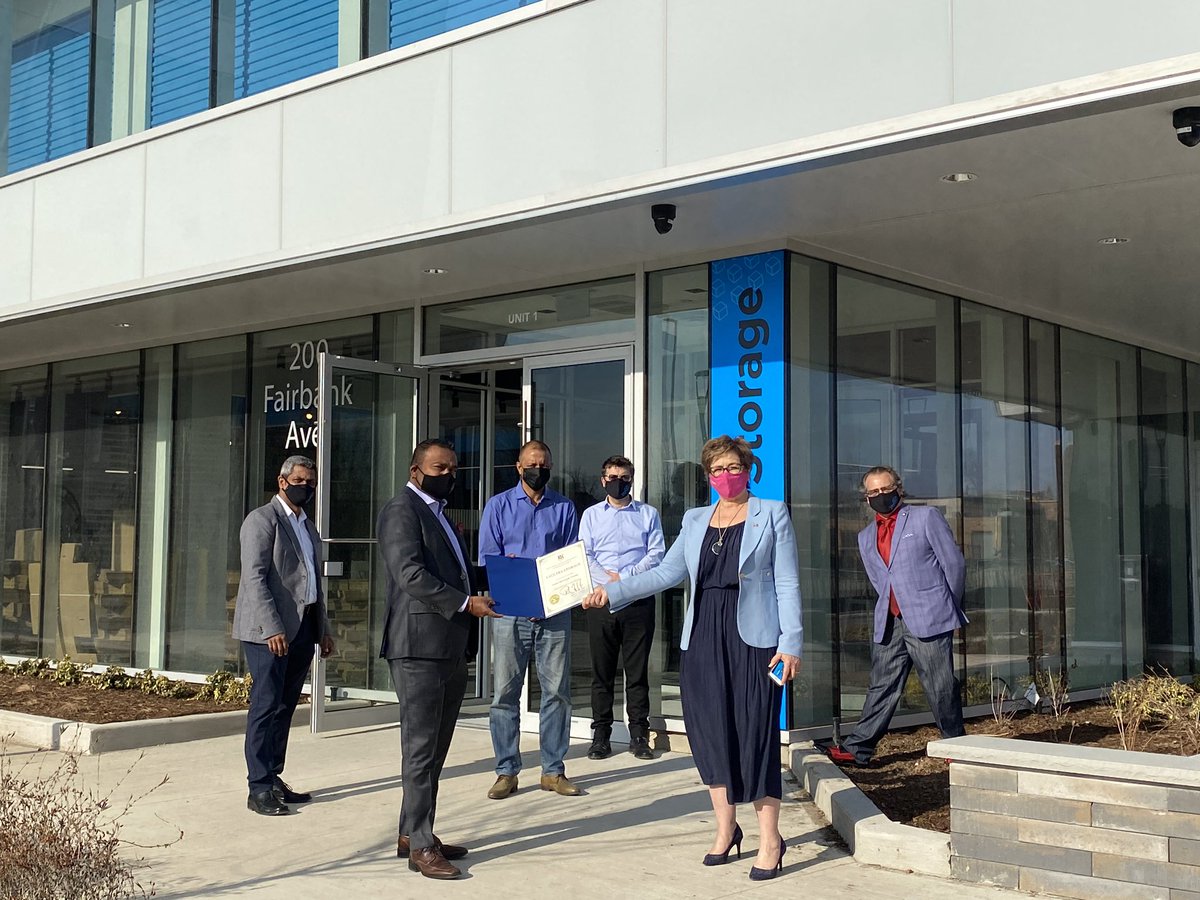 VaultraStorage's tweet photo. What a treat for opening day! Our #EglintonLawrence MPP Robin Martin stopped by our newest state of the art #storage facility with #LAUFT's flexible #workspace by #Castlefield Avenue!
#vaultrastorage #wevegotroomforthat #torontostorage #torontoopening #selfstorage https://t.co/8nyMEN171w
