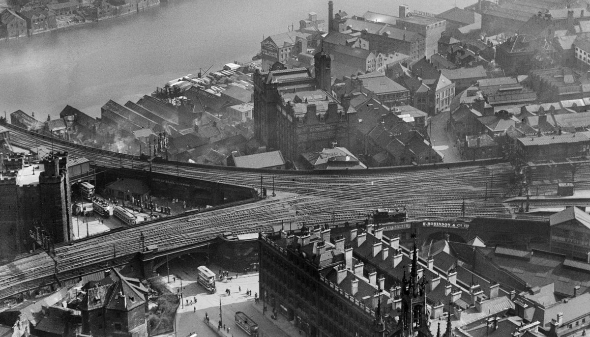 5/ Newcastle Railway Station once had the World’s Largest Railway Crossing. After the 1970s & 80s when the intense suburban network was transformed into the Tyne & Wear Metro, trains were transferred to dedicated underground platforms beneath central station.