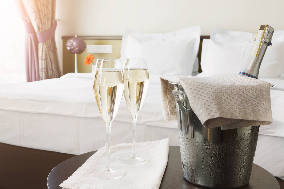e_stolt's tweet photo. From personalized welcome gifts to in-room 🍺 taps (seriously!), this list of #hotel amenity ideas is sure to make any guest a loyal customer. @cvent 

➡ https://t.co/ZzeflLKpKz #hotelmanagement https://t.co/4eZKTceqTN