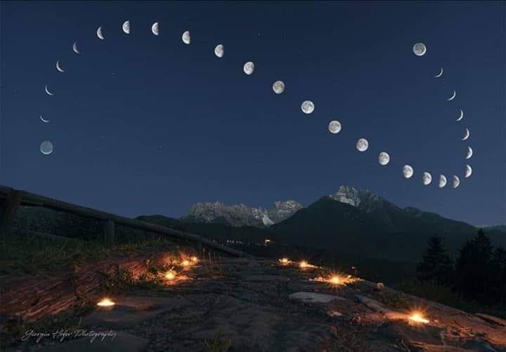 gyrowar's tweet photo. Nature is a masterpiece in any point of view! This is the moon which had been photographed in 28 days, same place, same time. 

@AeronauticsAnd https://t.co/FOXokv4lTF