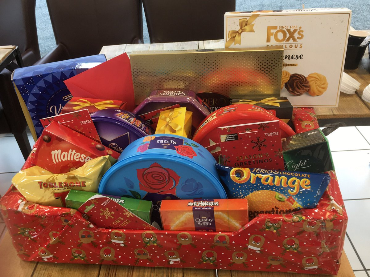 lisa_govie's tweet photo. We have some great customers!
Every Tuesday since the beginning of Lockdown no1 we have donated our end of day pasties to the elderly residents at Whites Close in St Agnes. Today we were given a ‘thank you’ present! #TeamChivvy #Rowes #RowesCornishBakers #lovemyjob #thankyou https://t.co/19fVHXSVOb