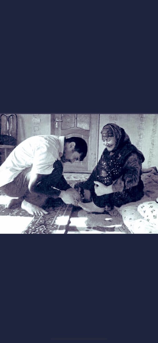 ضحكة " رضاك " اسعدت بابك على جدارك
وشلون ماتسعد اهل الدين و السنه !!

ماكان والله ولدك .. يقلّم " اظفارك "
يقلّم " اشجاره " اللي داخل الجنه

الله يزيده قدر .. لا زاد مقدارك
واخفض جناح الرضا والذل والمنه

#مبارك_هديان