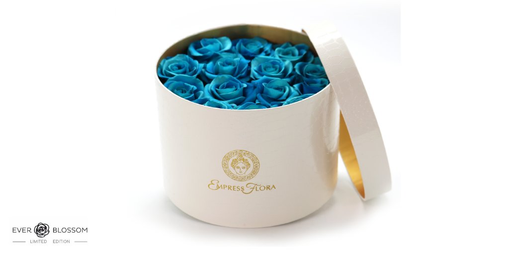 everblossomsas's tweet photo. When you feel pessimistic, look at a rose 🌼-Albert Samain

#Rosesinabox #rosesbox #rosesfordays #rosestreet #roses #rosesarered  #rosescloudtravels #Roses4Radiance #RosesAreBlue #roseslover  #losangeles #beauty #california https://t.co/9JVAmH0wPY