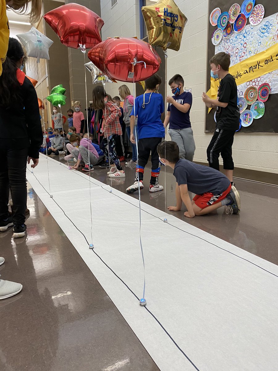 LingleAveElem's tweet photo. The Lingle Avenue Thanksgiving Parade has begun!  Our synchronous friends joined the fun, as well!  #ozobots #herewecomeMacys https://t.co/T22wQ1DlzS