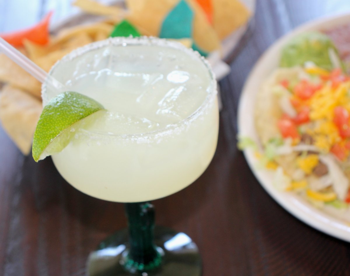 Alamo_Cafe's tweet photo. It's a beautiful day for Alamo Cafe! โ๏ธ ๐น But then again, that's every day, isn't it? Come join us for happy hour from 3-6, or get your favorite drinks for takeout or delivery when you order online or through the app. #AlamoCafe https://t.co/uWxikRDJyQ