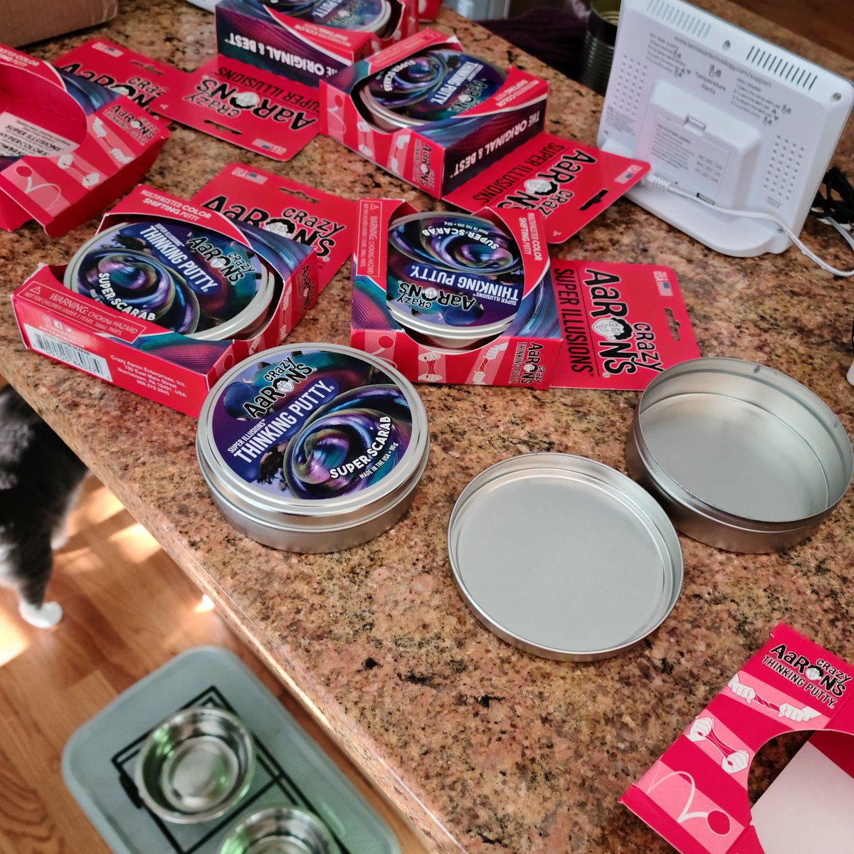 TheToste's tweet photo. Amazon shipped me a whole box of putty instead of just one, so I now have approx $90 of galaxy colored putty. What should I make?
#puttyboy https://t.co/YaAmkWfcXt