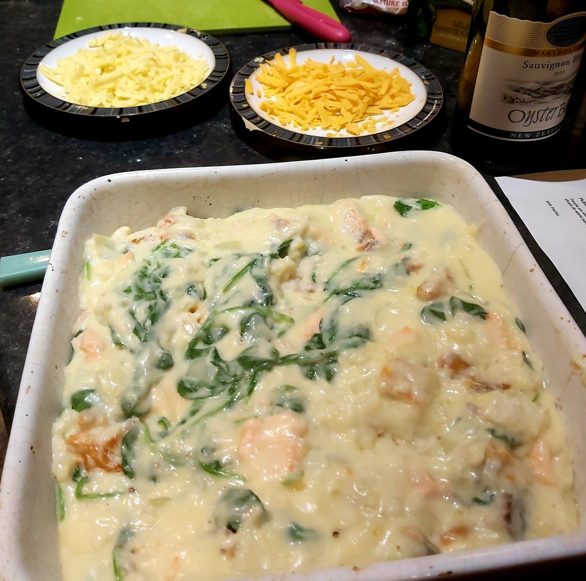 butlersorganics's tweet photo. Well I now can cook two tasty meals thanks to @SimonDelaneyEsq @SimplySimonsTv Thoroughly enjoyable hour online with Simon and this cooking lark is not so hard after all! Looking forward to the Christmas cooking session in December. #butlerskitchen #fishpie #simplysimon https://t.co/RZL1iNHfDp