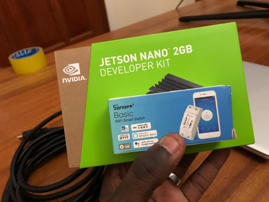InnovHouseBabi's tweet photo. His use case is about door opening based on #face_recognition if the visitor face is whitelisted in the system, else the photo of the visitor is sent on his phone, then he can open the door remotely 🤗
#EdgeAI #JetsonNano @nvidia https://t.co/tEOsdcOMcP