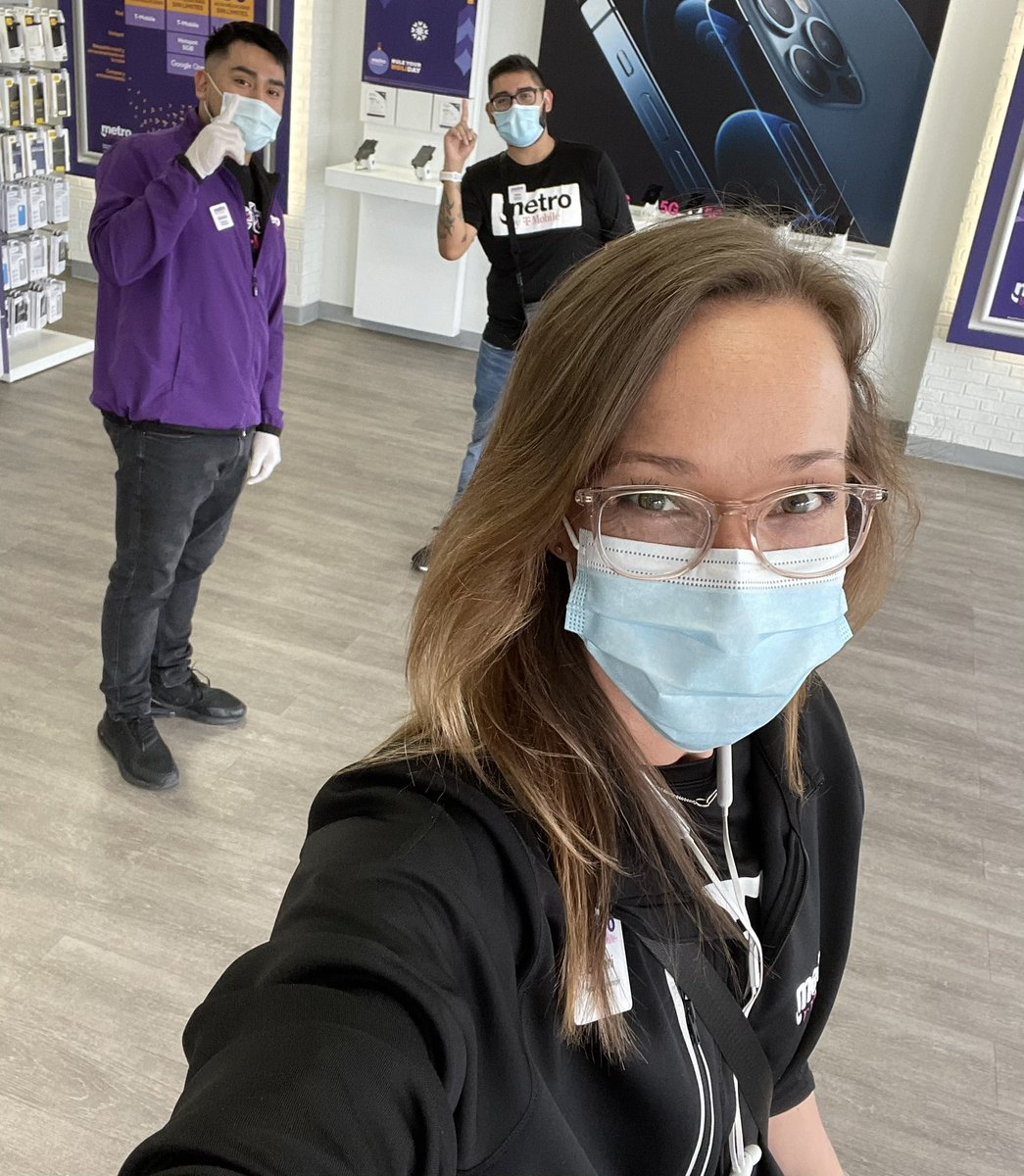 Brittani Zsido (@brittanizsido) on Twitter photo It’s FriYAY 💜 We’re pumped and ready to go! Love these holideals! <a href="/mrsclynn/">Christine Lynn</a> #ruleyourholiday It’s FriYAY 💜 We’re pumped and ready to go! Love these holideals! <a href="/mrsclynn/">Christine Lynn</a> #ruleyourholiday