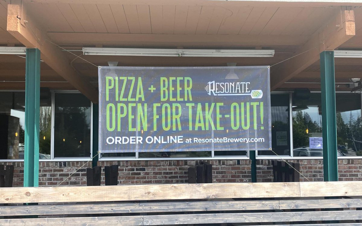 TGIF!  Rolling into the weekend with two of our favorites back on tap:  dark delicious HAULIN' OATS American Oatmeal Stout and bright blackberry THORNY GOSE. 
While indoor dining may be on pause, we still have food and beer to-go as well as our Finish-At-Home pizzas to feed you.