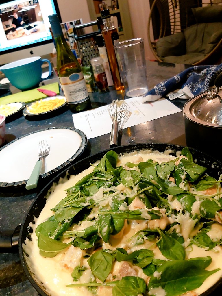 butlersorganics's tweet photo. Well I now can cook two tasty meals thanks to @SimonDelaneyEsq @SimplySimonsTv Thoroughly enjoyable hour online with Simon and this cooking lark is not so hard after all! Looking forward to the Christmas cooking session in December. #butlerskitchen #fishpie #simplysimon https://t.co/RZL1iNHfDp