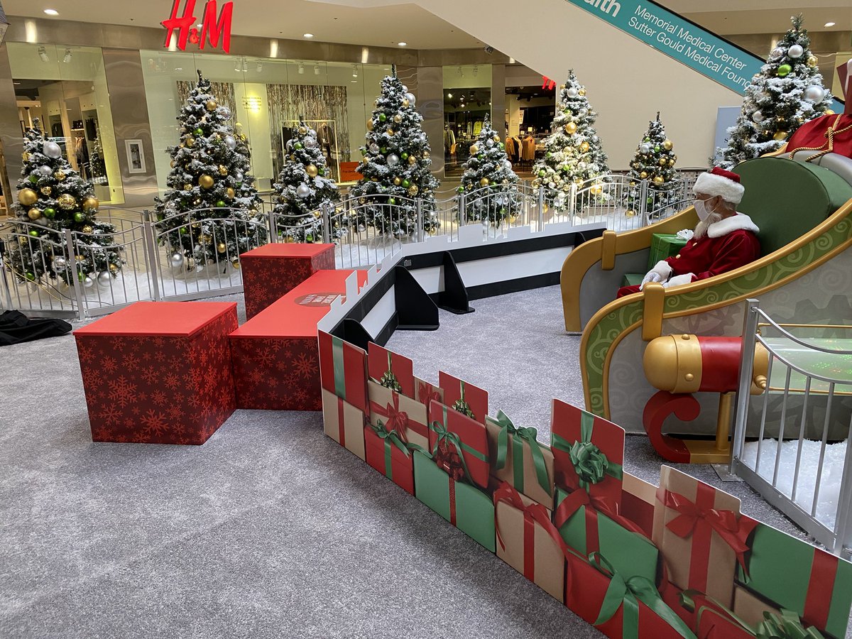 angewrites's tweet photo. Here at @VintageFaire to film our annual Santa HQ segment for #Studio209 and things definitely look different this year! Santa is wearing a mask and kiddos are asked to stay behind this barrier when asking for their Christmas gifts. https://t.co/VjuthHt0Xc