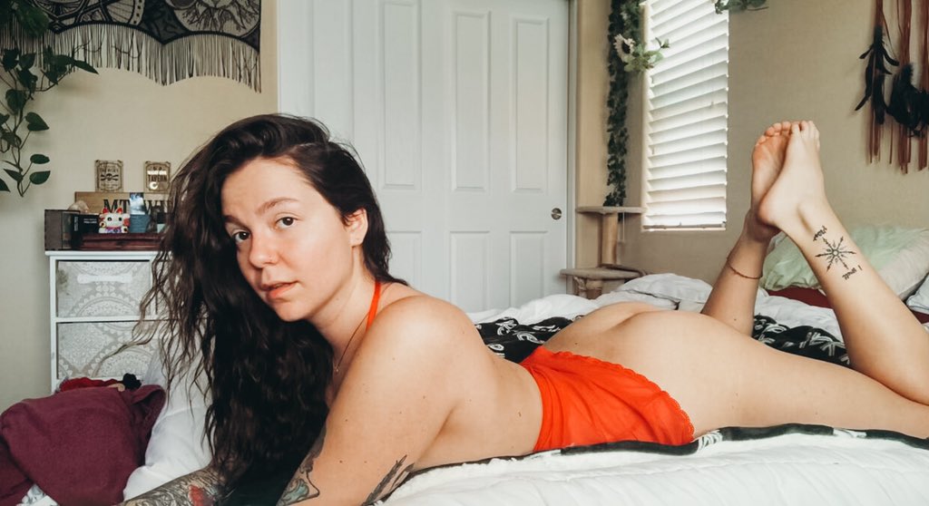 sydneybOF's tweet photo. Today I did yoga, mediated, &amp; then recorded a solo orgasm video with my vibrator for my onlyfans 🥀

I’ve been feeling so light lately, cum see me glow ✨

why haven’t you subbed? 

🌙 https://t.co/OT3UWq0jHo 🌙

Follow my snapchat for more sneak peaks &amp; deals @ sydababee 🍷 https://t.co/OJuuKC3TzM
