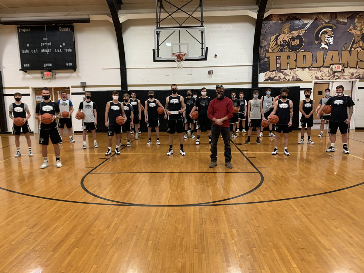 SeidelBrett's tweet photo. Another year and another huge S/O to Tom Rhine and family — Chim-Cheroo Chimney Sweep for a very generous donation to the SC Boys Basketball program!! #grateful #community https://t.co/11DsubtRJd