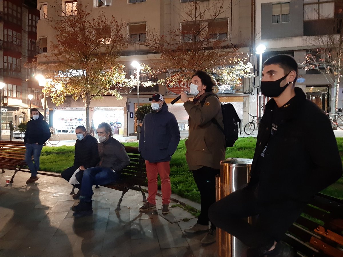 MaizterrakBilbo's tweet photo. SECOND ROUND!🤜💥
¡No vamos a permitir que los especuladores y fondos buitre☠ nos echen de nuestros barrios!

👉Maizterrak, de la mano de las vecinas de #SanFrancisco, nos organizamos colectivamente contra #Blackstone❌

¡¡ALAMI Y BAHIA SE QUEDAN!!📢✊
#BilbaoContraBlackstone https://t.co/BAR87uLnfZ