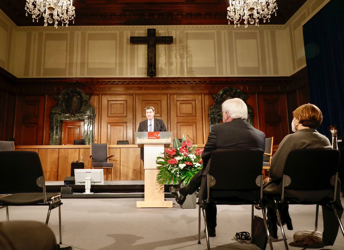 Geburtsstunde des modernen Völkerstrafrechts: 75 Jahre Nürnberger Prozesse. Die Prinzipien der Menschlichkeit gelten universell. Das ist auch Verpflichtung für die Zukunft. Der Fluch des Antisemitismus ist nicht gebannt. Extremismus und Hass haben bei uns keinen Platz. https://t.co/Ffqh6buaPZ