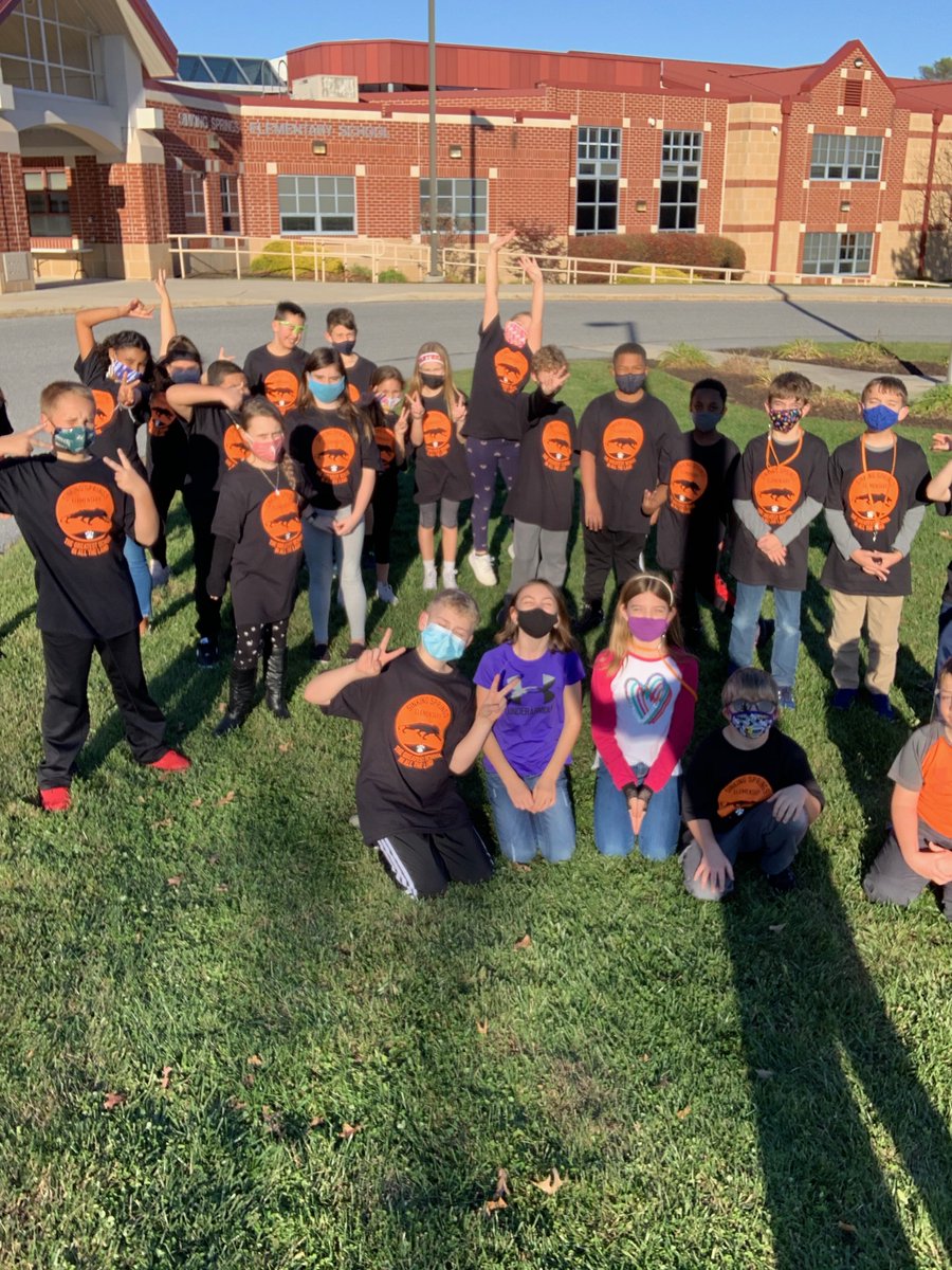 Both classes - with the SPIRIT, and in the SUN! @TeachAntoun
