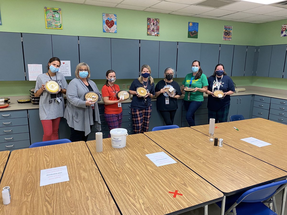 BooneBears's tweet photo. You get a pie! You get a pie! Everyone gets a pie for Thanksgiving!!! Thank you to our wonderful PTA for this sweet treat! 🐻🧡🍁🦃 ⁦@aisdparents⁩ #grateful #Thankful https://t.co/UAJZUWHUme