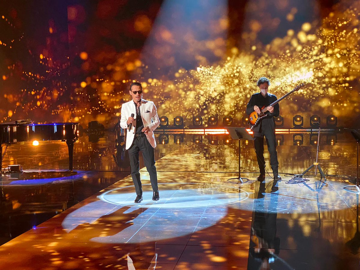 MarcAnthony's tweet photo. So good to be on a stage again and perform #UnAmorEterno
It felt like being home. Check the link in my bio to enjoy it again. Bendiciones https://t.co/A9hgjBwiAi