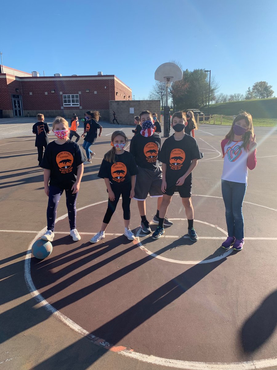 OneSweetBunch's tweet photo. @Teachantoun's class enjoying their new #SSSpirit shirts, too! https://t.co/xsXLLFpJVA