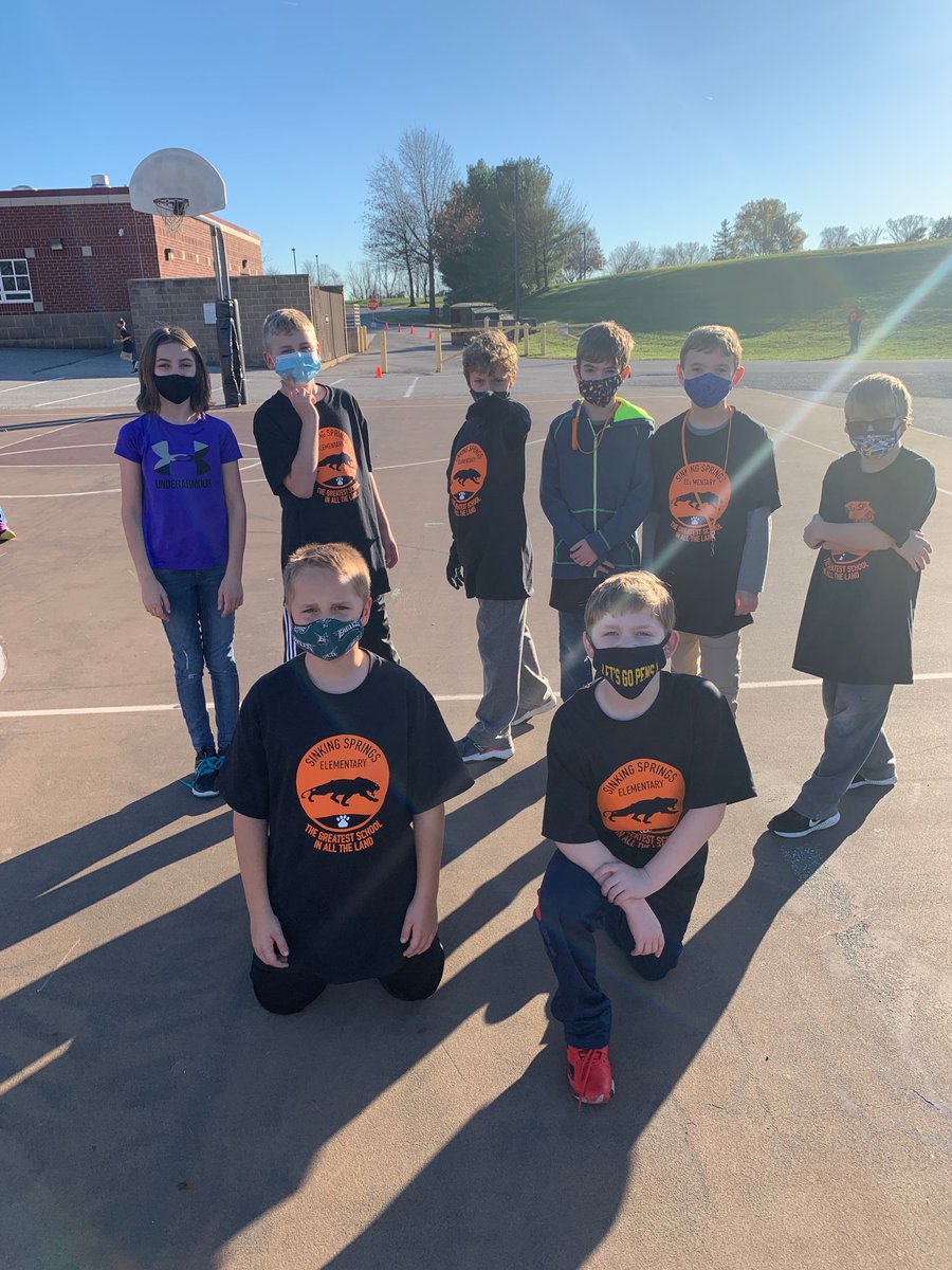 OneSweetBunch's tweet photo. @Teachantoun's class enjoying their new #SSSpirit shirts, too! https://t.co/xsXLLFpJVA
