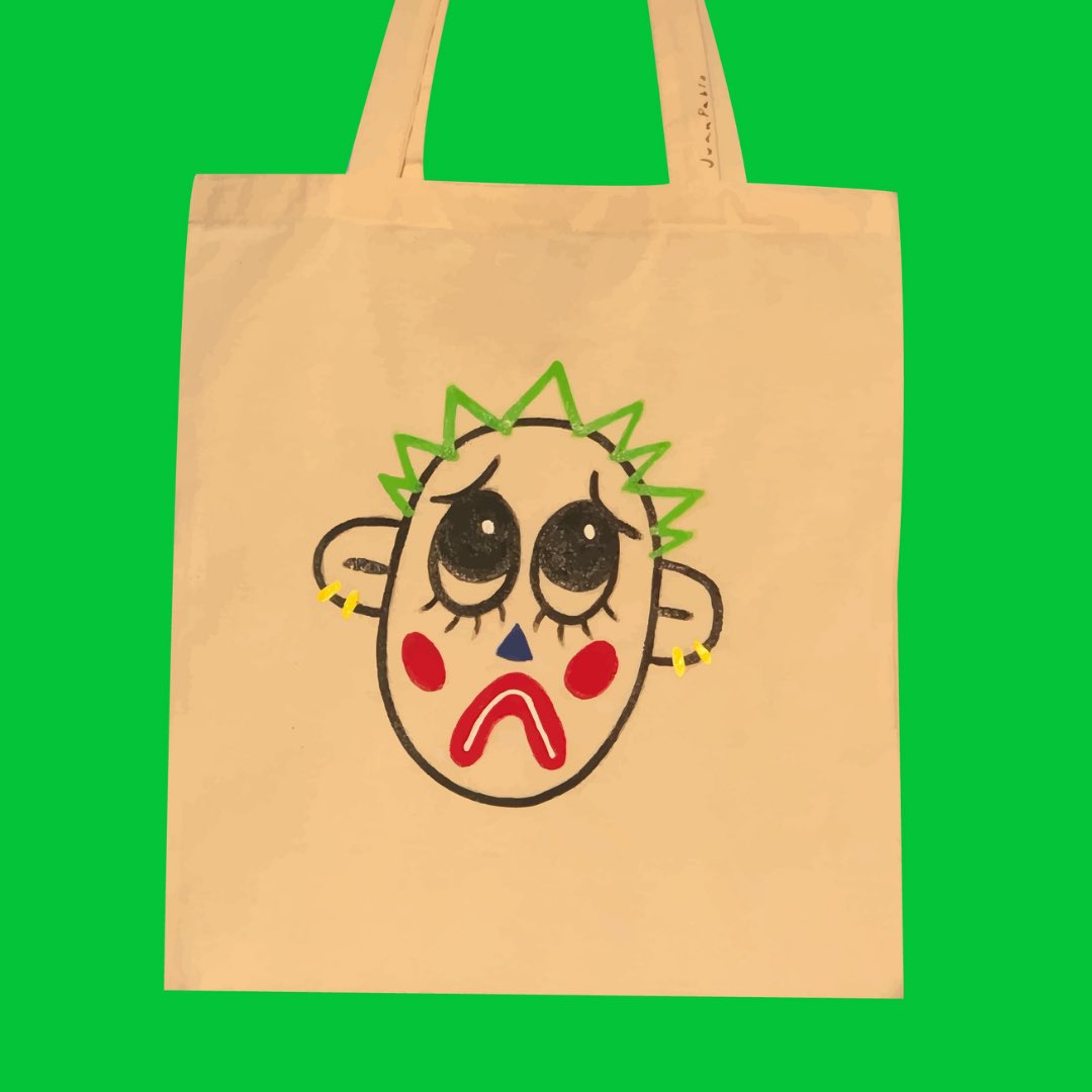 jota_pr_'s tweet photo. 🌼🌼🌼hace poco empecé este negocio de tote bags pintadas a mano, me gusta mucho hacerlas y amaría q me compraran, cada una cuesta $150 y son bajo pedido (cada una la hago cuando me la piden) pero si no pueden comprarme o no les gustan me apoyan con un rt porfisssss 🌼🌼🌼 https://t.co/irCzxUgG1q