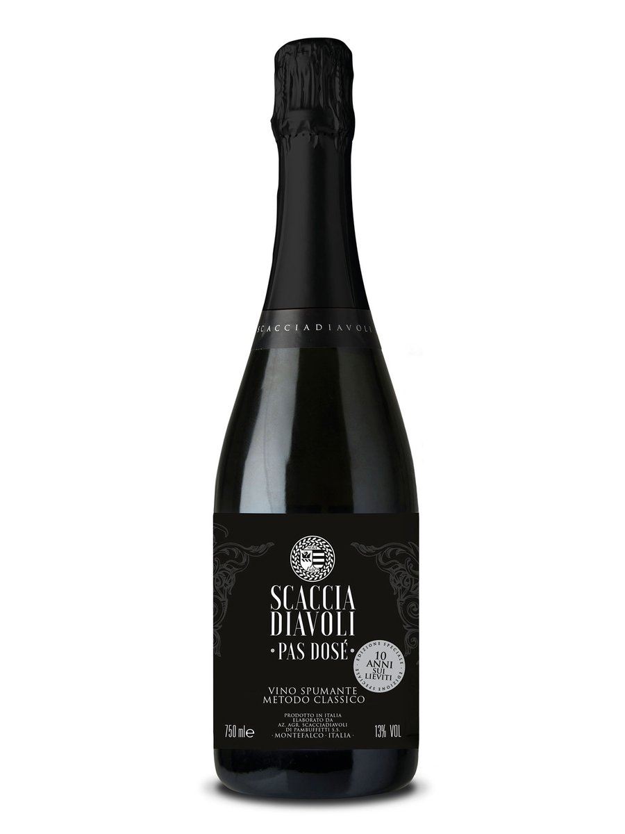 A #cena lo #Spumante Pas Dosé #Scacciadiavoli <a href="/Scacciadiavoli1/">Scacciadiavoli</a> da #Sagrantino e #Chardonnay: profuma di frutti rossi e agrumi, di pasticceria, noci e spezie; al palato, la carbonica è ben dosata e il sorso è ricco e cremoso, di freschezza acida incisiva, winenews.it/it/scacciadiav…