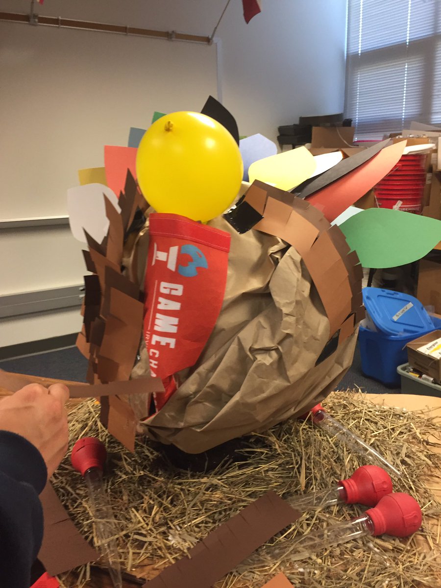 MrsRios5's tweet photo. LOVE, that I get to come to work and have fun with my team.❤️ @fmgilbert @FMGPrincipal   #funatwork #GratefulatFMG  #play #thankful https://t.co/NqnLfZ1eaJ
