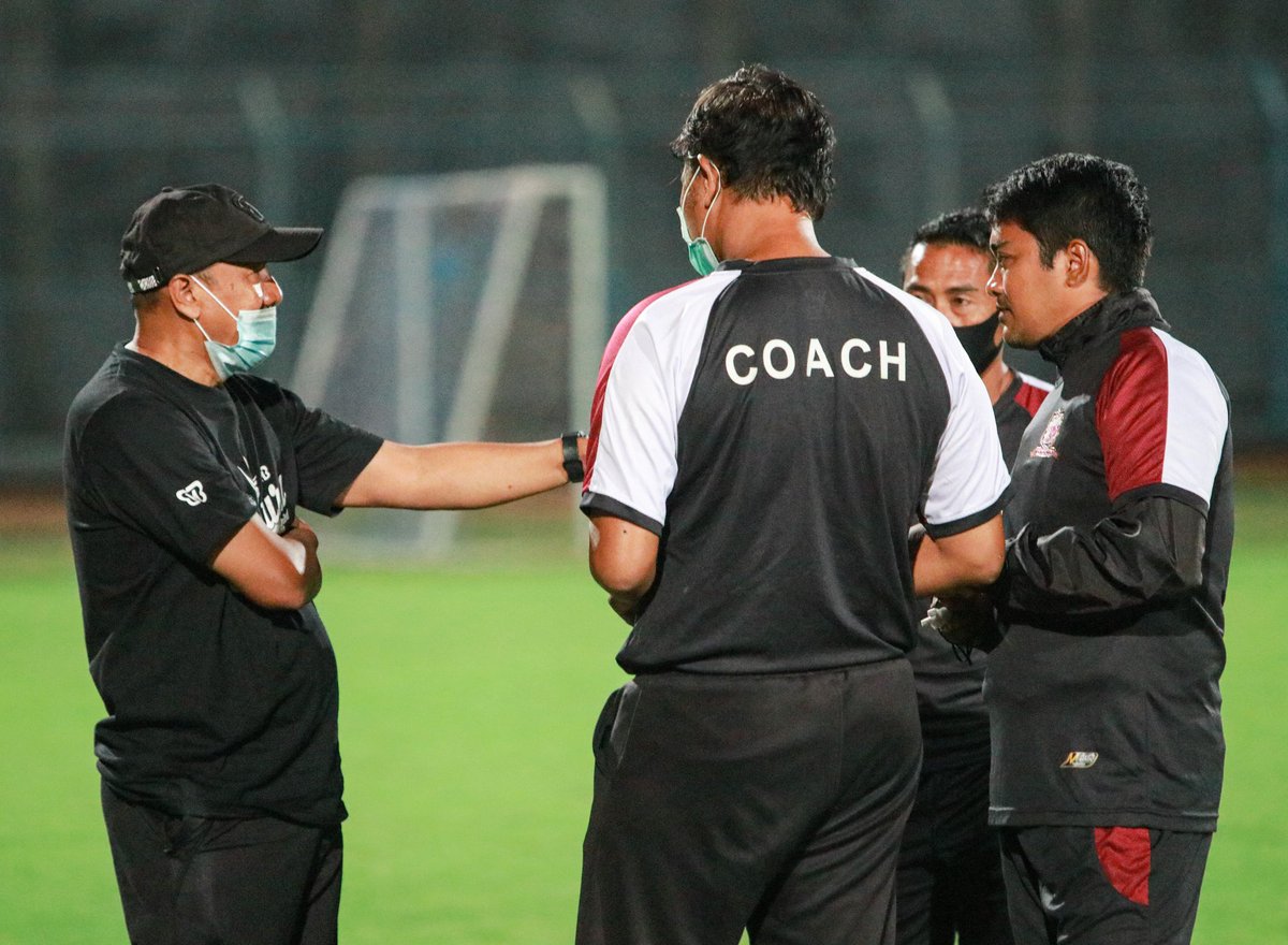 MaduraUnitedFC's tweet photo. Apa agenda akhir pekan, tretan? 🤔

#MaduraUnitedFC
#MUFC2020
#LaskarSapeKerrab2020 https://t.co/5CZVqY9gHV
