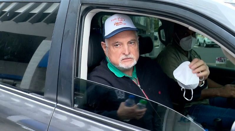 primicia24_7's tweet photo. #TiraYJala Expresidente Ricardo Martinelli tendrá que enfrentar nuevamente juicio por el caso "Pinchazos".
Hoy el Tribunal anuló la sentencia de 'no culpable' dictada en 2019 a favor de Ricardo Martinelli, por la supuesta comisión de los delitos de interceptación no autorizada. https://t.co/wlkMoR3UnF