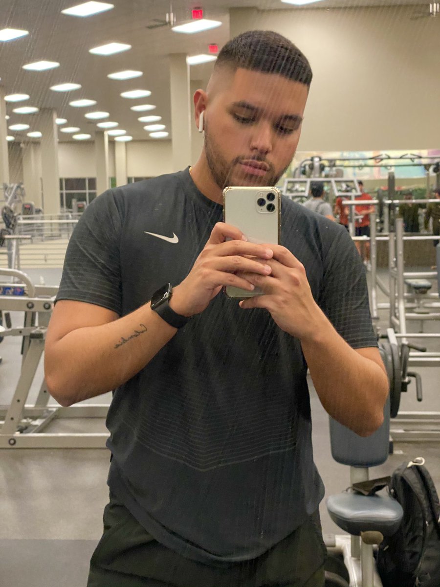javierjmejiaa's tweet photo. up close & personal 📸 #fridaynightpump https://t.co/QrUdZ1OGjm