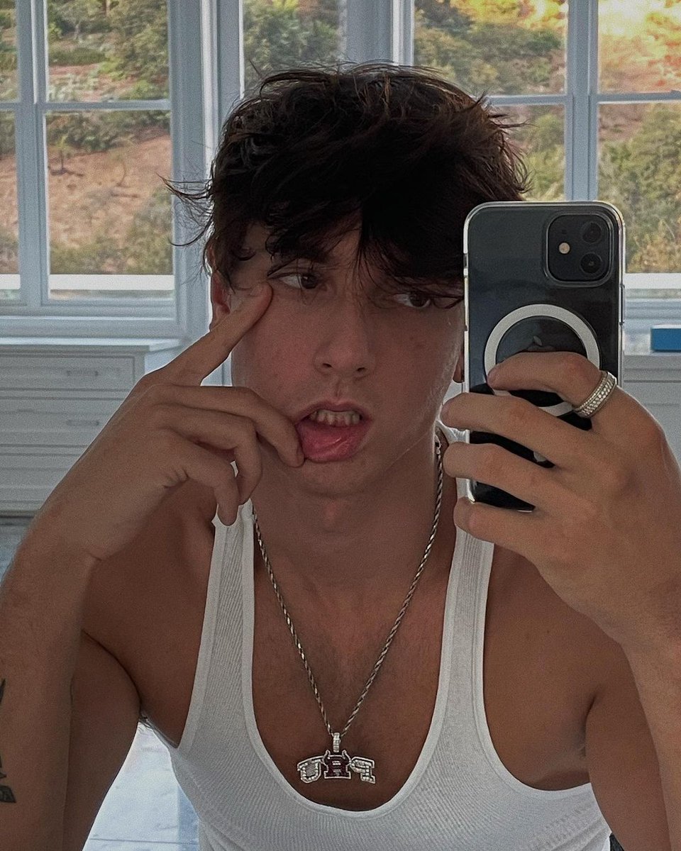 BryceHallBRA's tweet photo. 📷 | Bryce via Instagram. @BryceHall 

🇧🇷: "Eu nem me lembro da última vez que tirei uma selfie no espelho" https://t.co/N48MBw2464