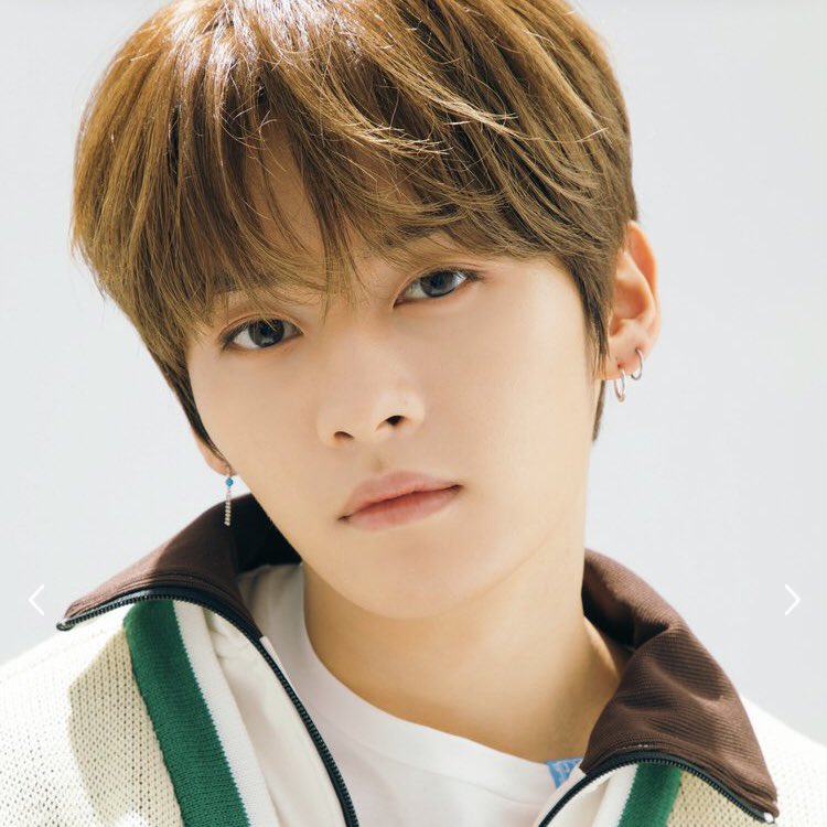 he’s not even looking at the camera yet he still looks pretty