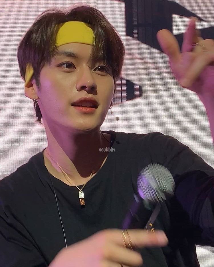 he’s not even looking at the camera yet he still looks pretty