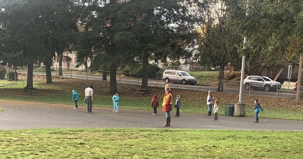 Wash_HuskiesVPS's tweet image. First week back with our amazing Kindergarteners! 🤗
Group A and Group B each practiced their first fire drill this week. 💜💛#huskylearning #earlylearning #kindergarten #SafetyFirst #pawesome