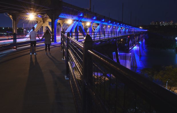 KenFranczek's tweet photo. The #HighLevelBridge in #Edmonton #Alberta #Canada will be lit in blue for National Child Day. https://t.co/AjLii47Tqn #NationalChildDay #NCD2020 #ChildrenHaveRights @NatlChildDay #Yeg #LightTheBridge⤴️ https://t.co/E04JTdMWNG