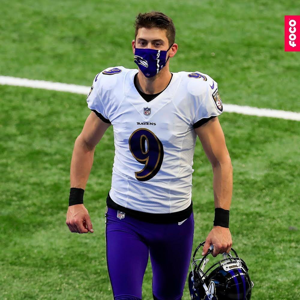 jtuck9's tweet photo. @focousa knows how to keep us safe on and off the field. Shop #Ravens face covers and gaiters on https://t.co/QuqGAwO8u3! #teamFOCO #FOCOfamily #ad https://t.co/T6u6INqX5C https://t.co/HiTlVvrrTb