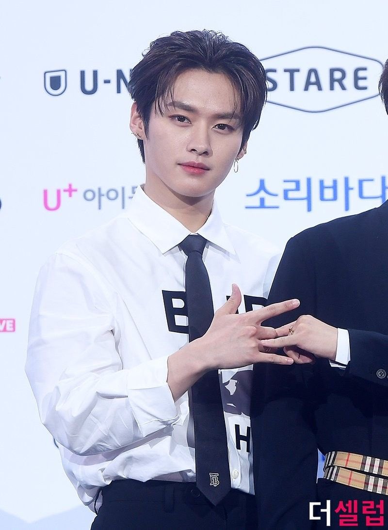 he looks a lot like lee juyeon (tbz) in the first pic right?