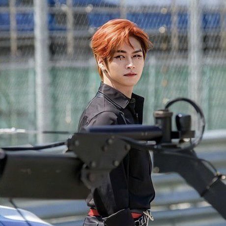 he looks a lot like lee juyeon (tbz) in the first pic right?