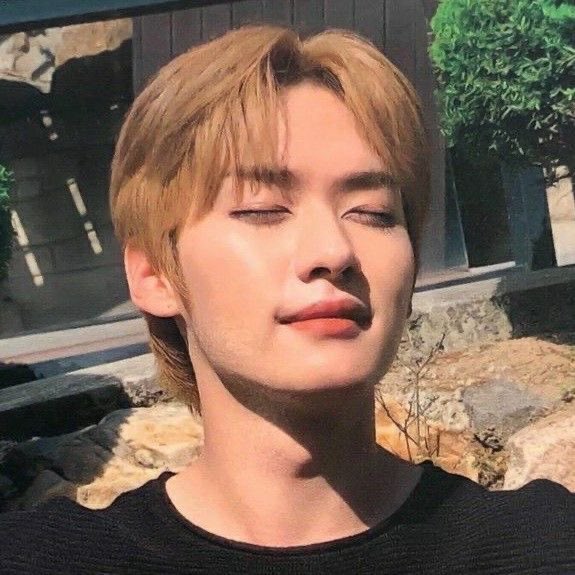 he looks a lot like lee juyeon (tbz) in the first pic right?