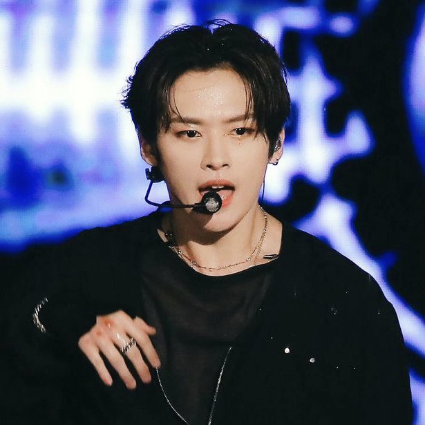 he looks a lot like lee juyeon (tbz) in the first pic right?