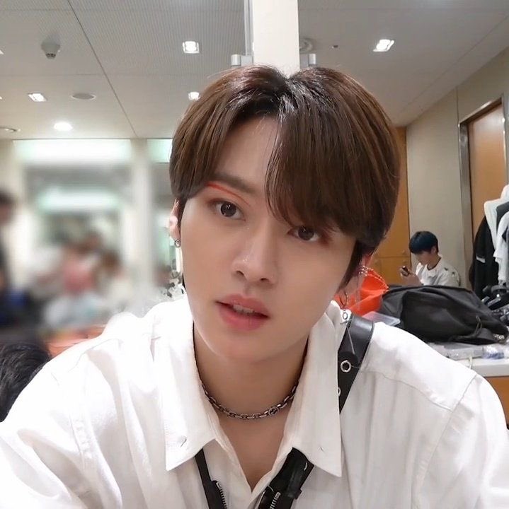 he looks a lot like lee juyeon (tbz) in the first pic right?