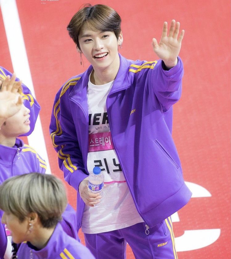 he looks a lot like lee juyeon (tbz) in the first pic right?